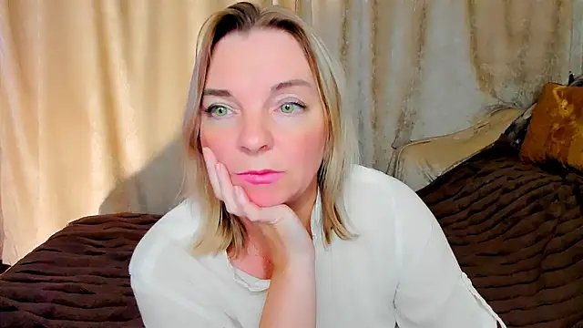 Snapshot of Regina__blue chatting on 14, 9, 2025 Regina blue online show from 14, 9, 2025