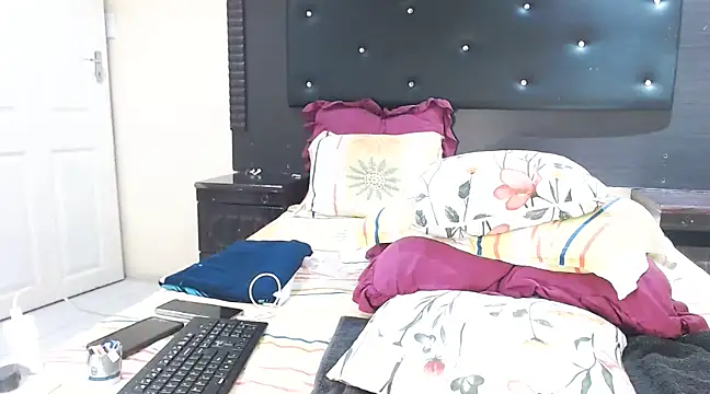 DarkDivva24 online show from 18, 2, 2025