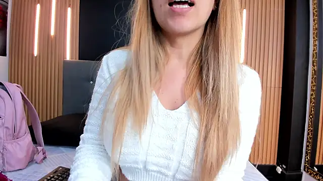 EvaaLovia1 online show from 8, 5, 2026