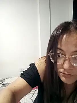 skarleth001 online show from 24, 2, 2025