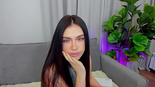 Snapshot of sexyangeloux chatting on 4, 4, 2026 sexyangeloux online show from 4, 4, 2026