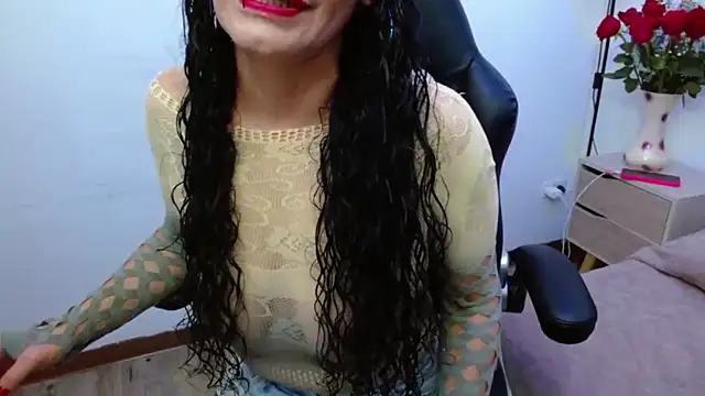 Snapshot of AlexandraJones_ chatting on 5, 10, 2025 AlexandraJones  online show from 5, 10, 2025