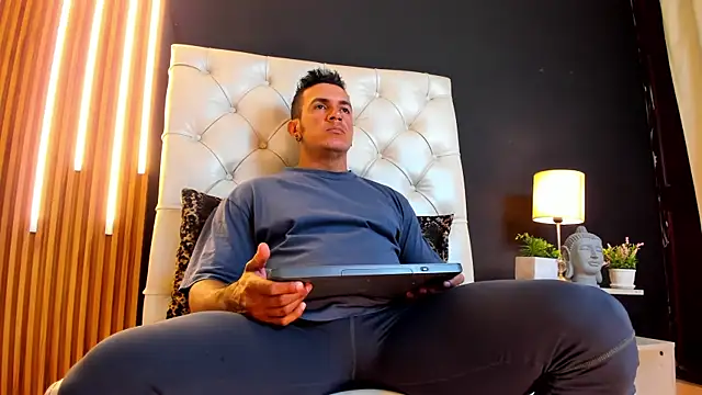 Snapshot of HerculesWheeler chatting on 6, 3, 2025 HerculesWheeler online show from 6, 3, 2025