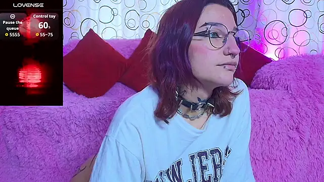 Snapshot of SukiFuyu_ chatting on 1, 12, 2025 SukiFuyu online show from 1, 12, 2025