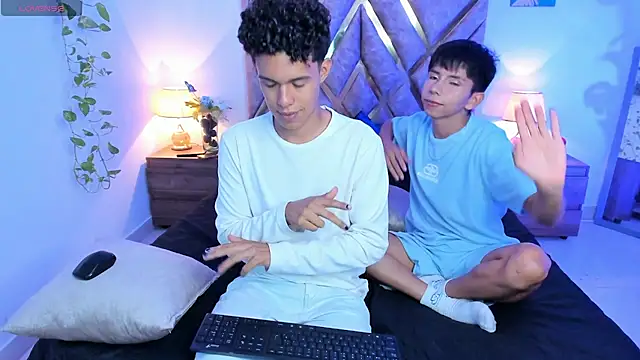 Snapshot of nickolas_moon chatting on 3, 10, 2025 nickolas moon online show from 3, 10, 2025