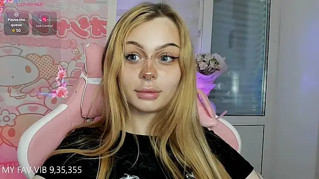 Snapshot of shy_melony chatting on 10, 4, 2026 shy melony online show from 10, 4, 2026