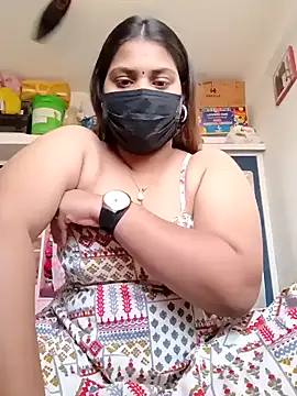 Hotmilfxox online show from 7, 1, 2025