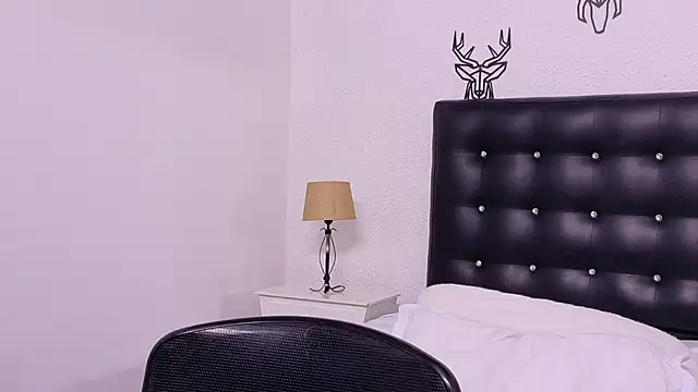 Skinny hottie18 online show from 27, 12, 2024