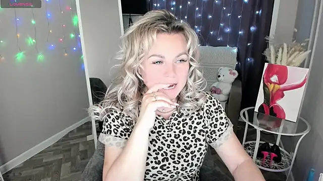 candy queeen online show from 10, 5, 2026