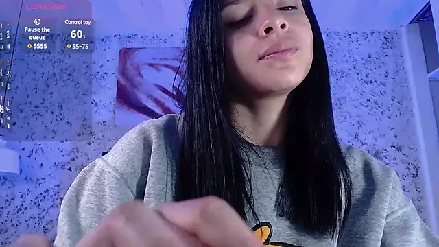 Snapshot of Zoee_babygirl chatting on 5, 1, 2025 Zoee babygirl online show from 5, 1, 2025