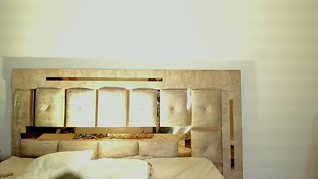 Ari sunshine  online show from 5, 12, 2025