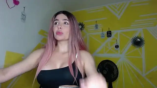 Nikolle Rouss online show from 15, 10, 2025