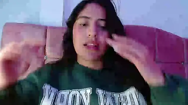 Snapshot of Paris-love chatting on 4, 1, 2025 Paris-love online show from 4, 1, 2025