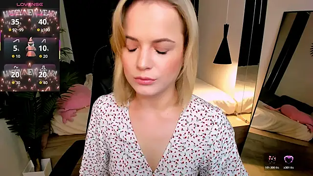 Snapshot of JessicaBeverly chatting on 5, 12, 2025 JessicaBeverly online show from 5, 12, 2025