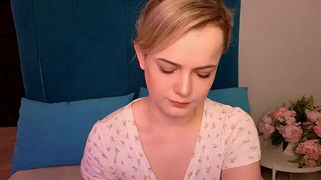 Snapshot of JessicaBeverly chatting on 6, 1, 2026 JessicaBeverly online show from 6, 1, 2026