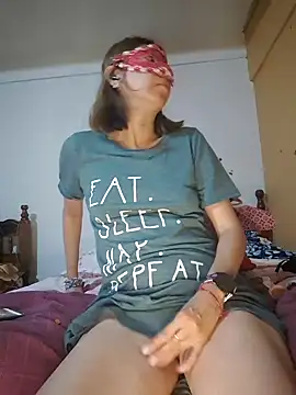 Lunababymylove online show from 5, 1, 2025