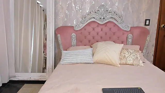 AngelineConnor online show from 10, 3, 2025