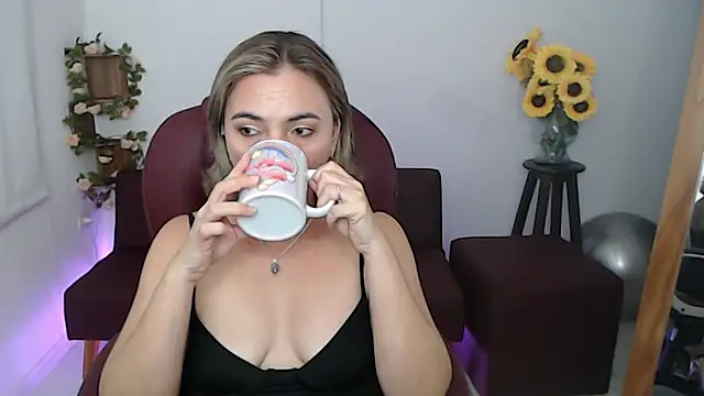 Snapshot of Ghada_milf chatting on 17, 5, 2026 Ghada milf online show from 17, 5, 2026