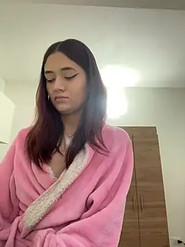 Snapshot of HallieLemon1 chatting on 24, 12, 2024 HallieLemon1 online show from 24, 12, 2024