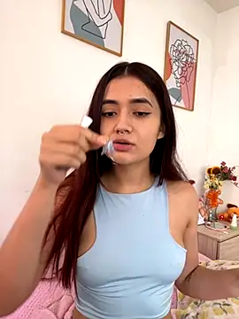 Snapshot of HallieLemon1 chatting on 10, 10, 2025 HallieLemon1 online show from 10, 10, 2025