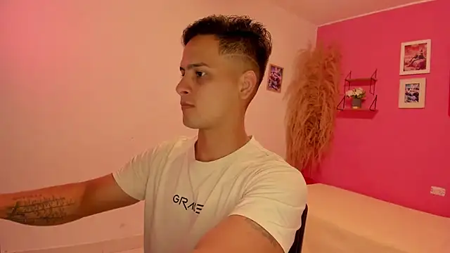 Snapshot of JANER_03 chatting on 2, 11, 2025 JANER 03 online show from 2, 11, 2025