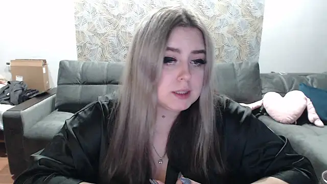 TiffaniYW online show from 10, 12, 2024