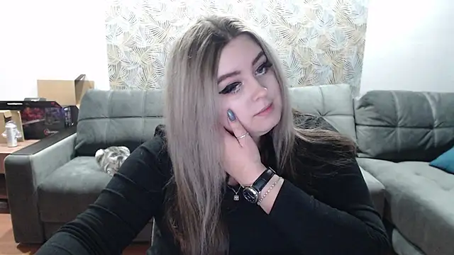 TiffaniYW online show from 23, 12, 2024