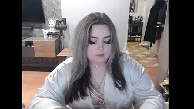 TiffaniYW online show from 15, 3, 2025