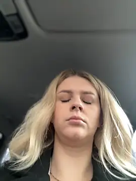 Snapshot of Love_Bri chatting on 30, 10, 2025 Love Bri online show from 30, 10, 2025