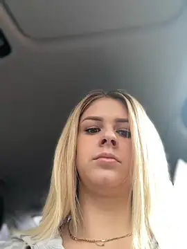 Snapshot of Love_Bri chatting on 14, 11, 2025 Love Bri online show from 14, 11, 2025