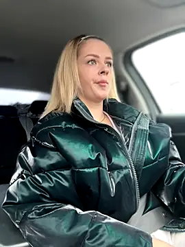 Snapshot of Love_Bri chatting on 18, 11, 2025 Love Bri online show from 18, 11, 2025