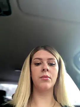 Snapshot of Love_Bri chatting on 2, 12, 2025 Love Bri online show from 2, 12, 2025