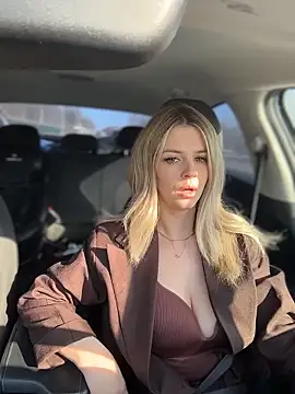 Snapshot of Love_Bri chatting on 14, 3, 2026 Love Bri online show from 14, 3, 2026