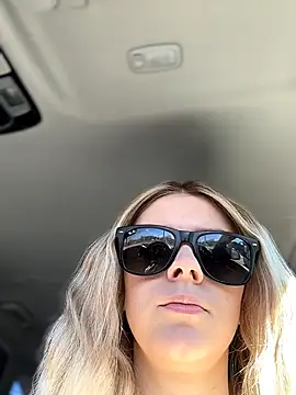 Snapshot of Love_Bri chatting on 10, 4, 2026 Love Bri online show from 10, 4, 2026