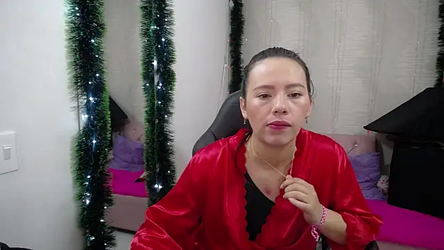 Snapshot of lauraguzman chatting on 29, 12, 2024 lauraguzman online show from 29, 12, 2024