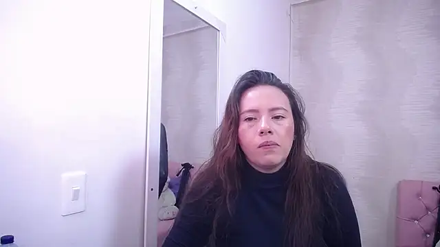 Snapshot of lauraguzman chatting on 13, 3, 2025 lauraguzman online show from 13, 3, 2025