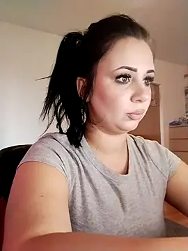 Snapshot of AdelinaJude chatting on 10, 3, 2025 AdelinaJude online show from 10, 3, 2025