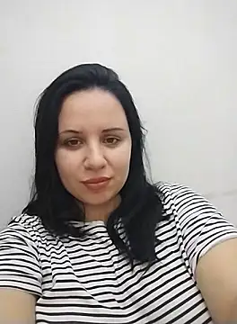 AdelinaJude online show from 6, 10, 2025