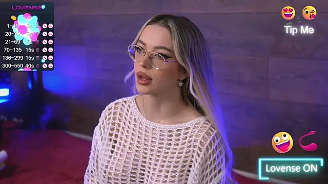 Snapshot of KylieJoyce chatting on 4, 1, 2025 KylieJoyce online show from 4, 1, 2025