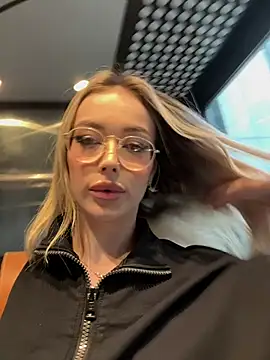 Snapshot of KylieJoyce chatting on 5, 1, 2025 KylieJoyce online show from 5, 1, 2025