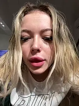 Snapshot of KylieJoyce chatting on 8, 1, 2025 KylieJoyce online show from 8, 1, 2025