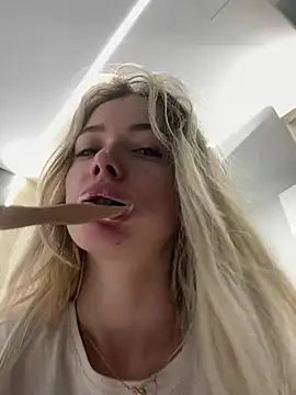 Snapshot of KylieJoyce chatting on 8, 1, 2025 KylieJoyce online show from 8, 1, 2025