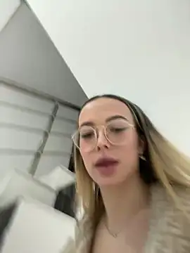 Snapshot of KylieJoyce chatting on 12, 1, 2025 KylieJoyce online show from 12, 1, 2025