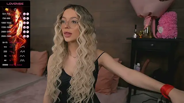 Snapshot of KylieJoyce chatting on 6, 2, 2025 KylieJoyce online show from 6, 2, 2025