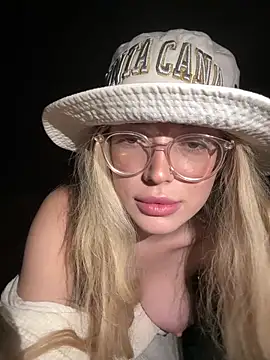 Snapshot of KylieJoyce chatting on 16, 2, 2025 KylieJoyce online show from 16, 2, 2025