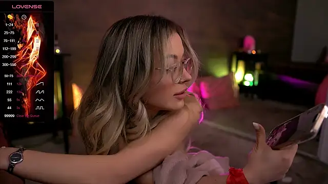 Snapshot of KylieJoyce chatting on 23, 2, 2025 KylieJoyce online show from 23, 2, 2025