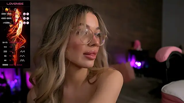 Snapshot of KylieJoyce chatting on 24, 2, 2025 KylieJoyce online show from 24, 2, 2025