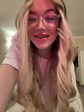 Snapshot of KylieJoyce chatting on 26, 2, 2025 KylieJoyce online show from 26, 2, 2025