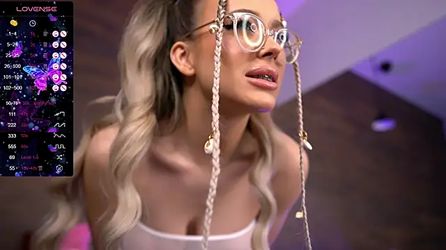 Snapshot of KylieJoyce chatting on 5, 3, 2025 KylieJoyce online show from 5, 3, 2025