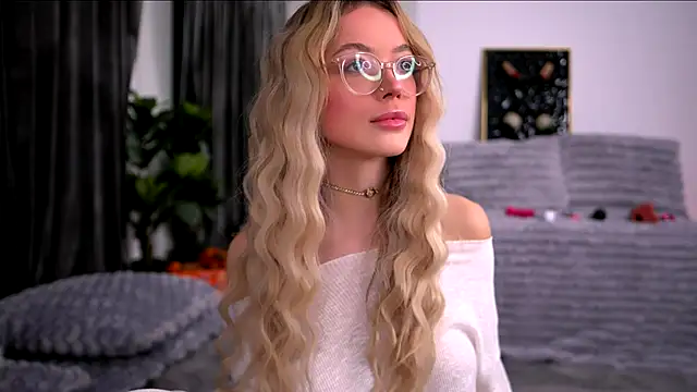 Snapshot of KylieJoyce chatting on 27, 11, 2025 KylieJoyce online show from 27, 11, 2025